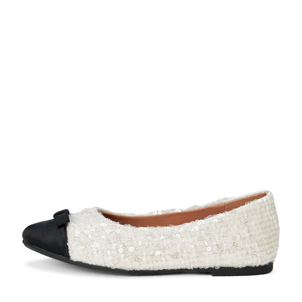 Angelina White/Black Flats